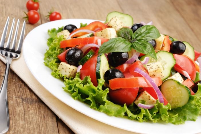 Греческий салат с фета.