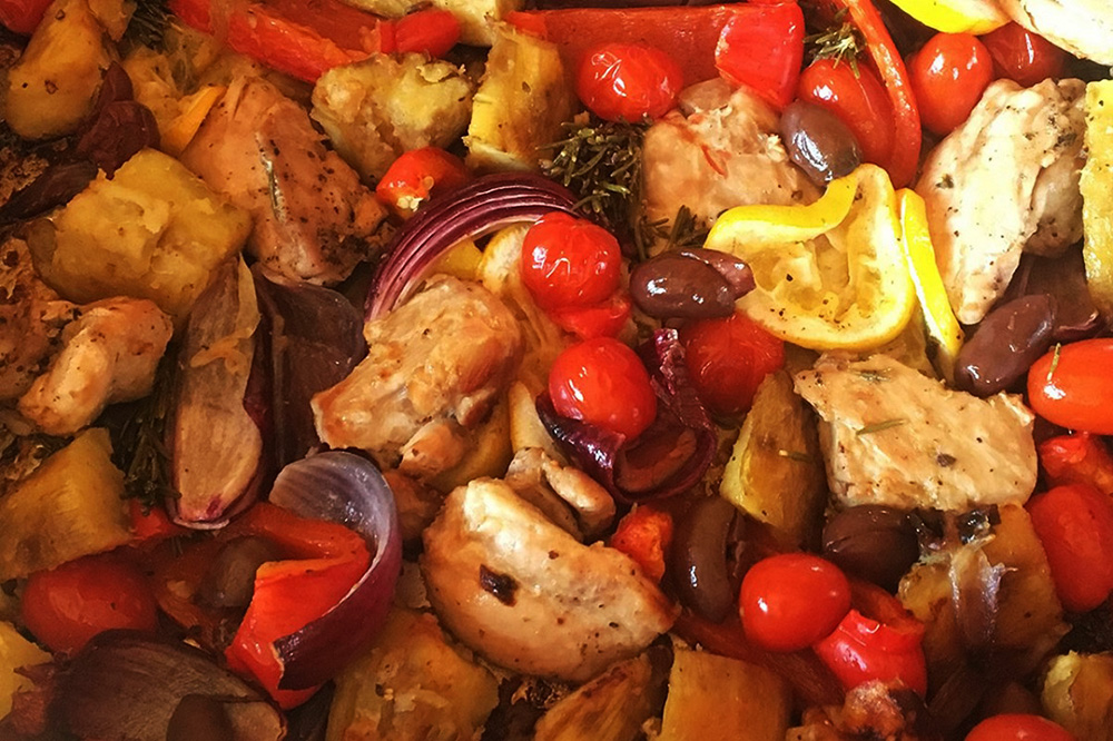 Испечённая курица с кумару. Испечённая курица с кумару.