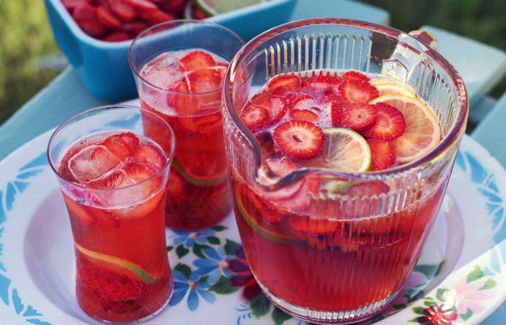 Клубнично-лаймовый пунш.