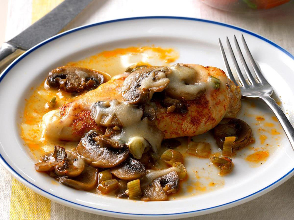 Запеченная курица с грибами