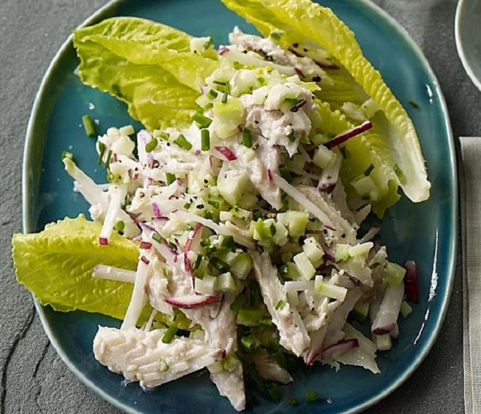 Салат с копченой скумбрией