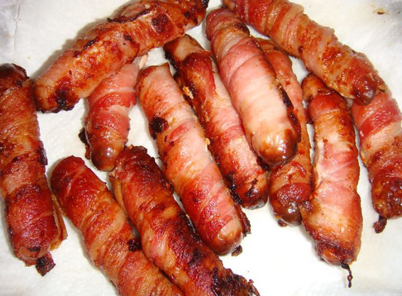 Сосиски в беконе. Сосиски в беконе.