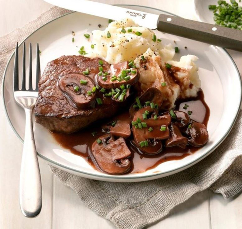 Стейки с соусом Портобелло